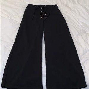 Never worn, ankle flare pants size small!